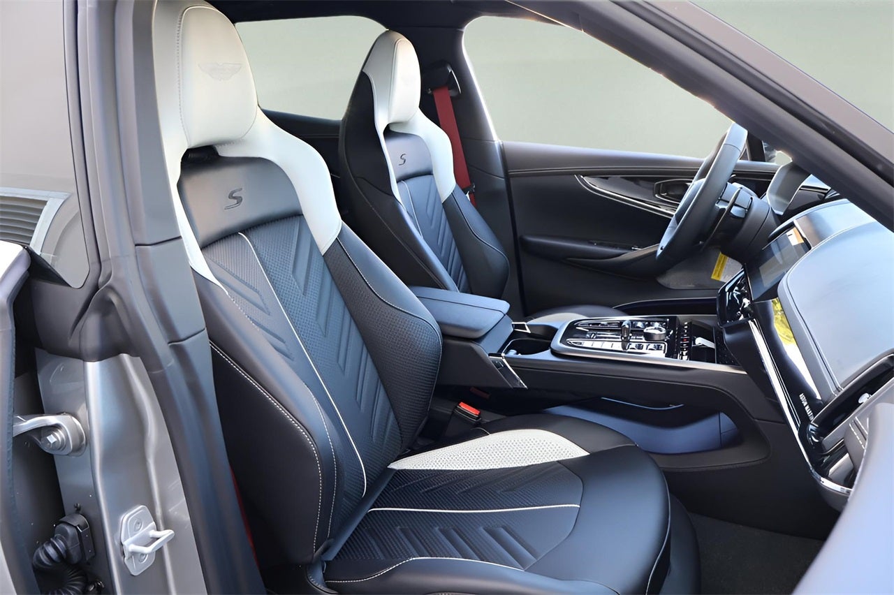 2026 Aston Martin DBX Base