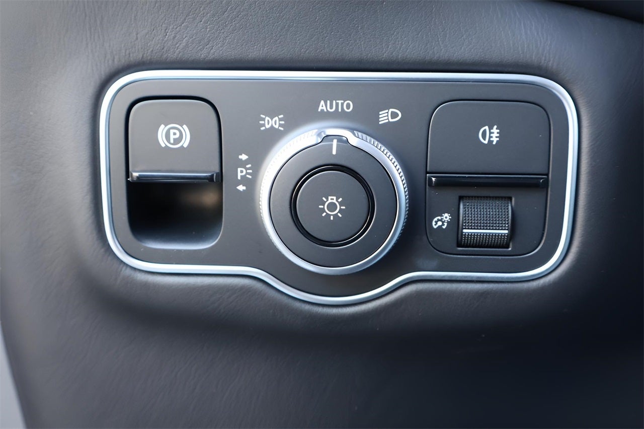 2026 Aston Martin DBX Base