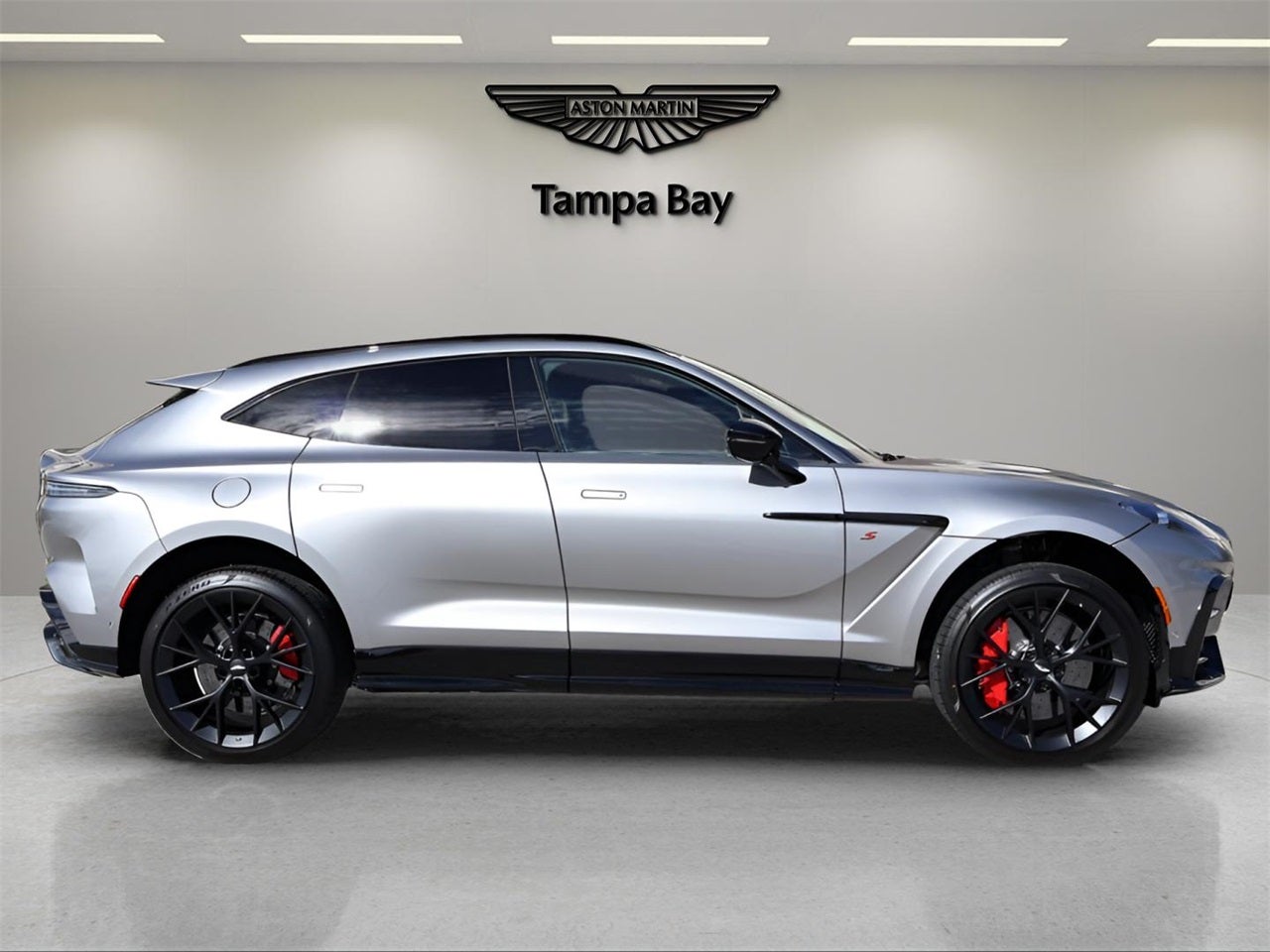 2026 Aston Martin DBX Base