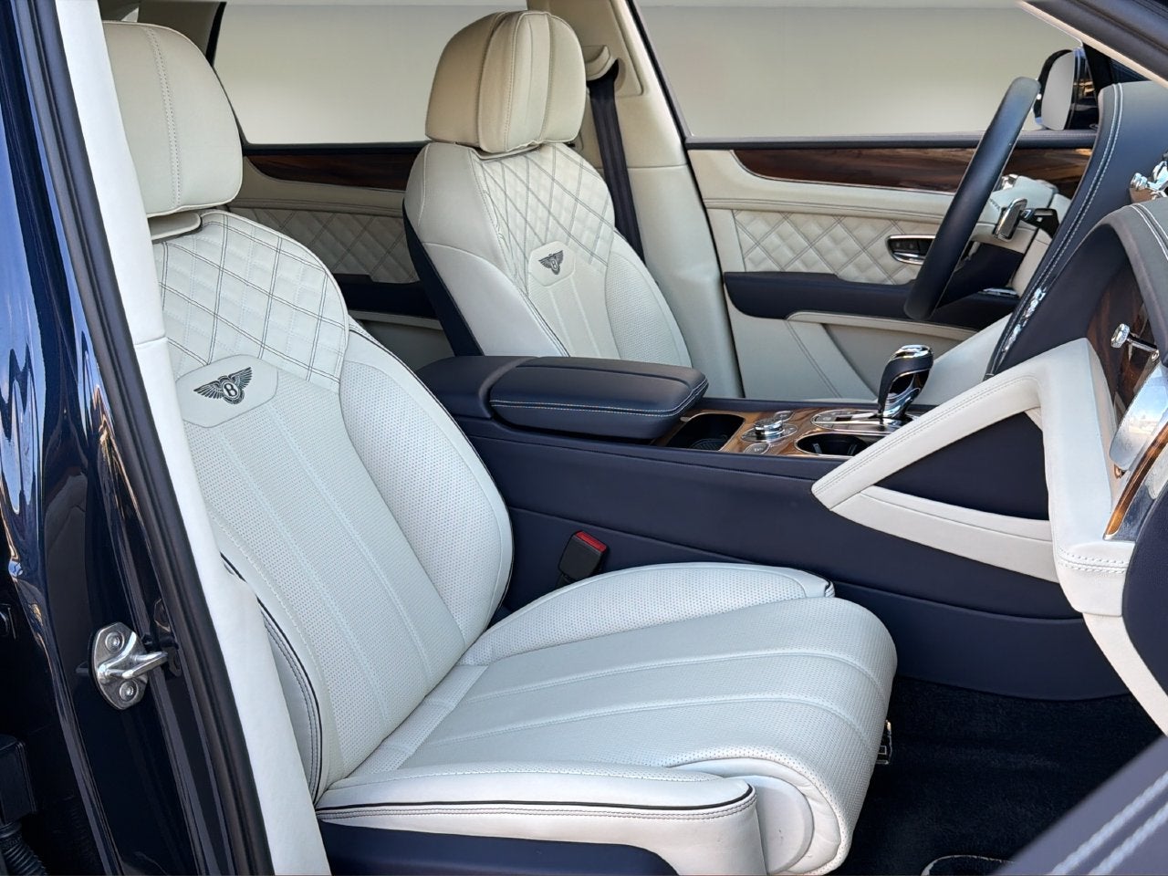 2022 Bentley Bentayga Base