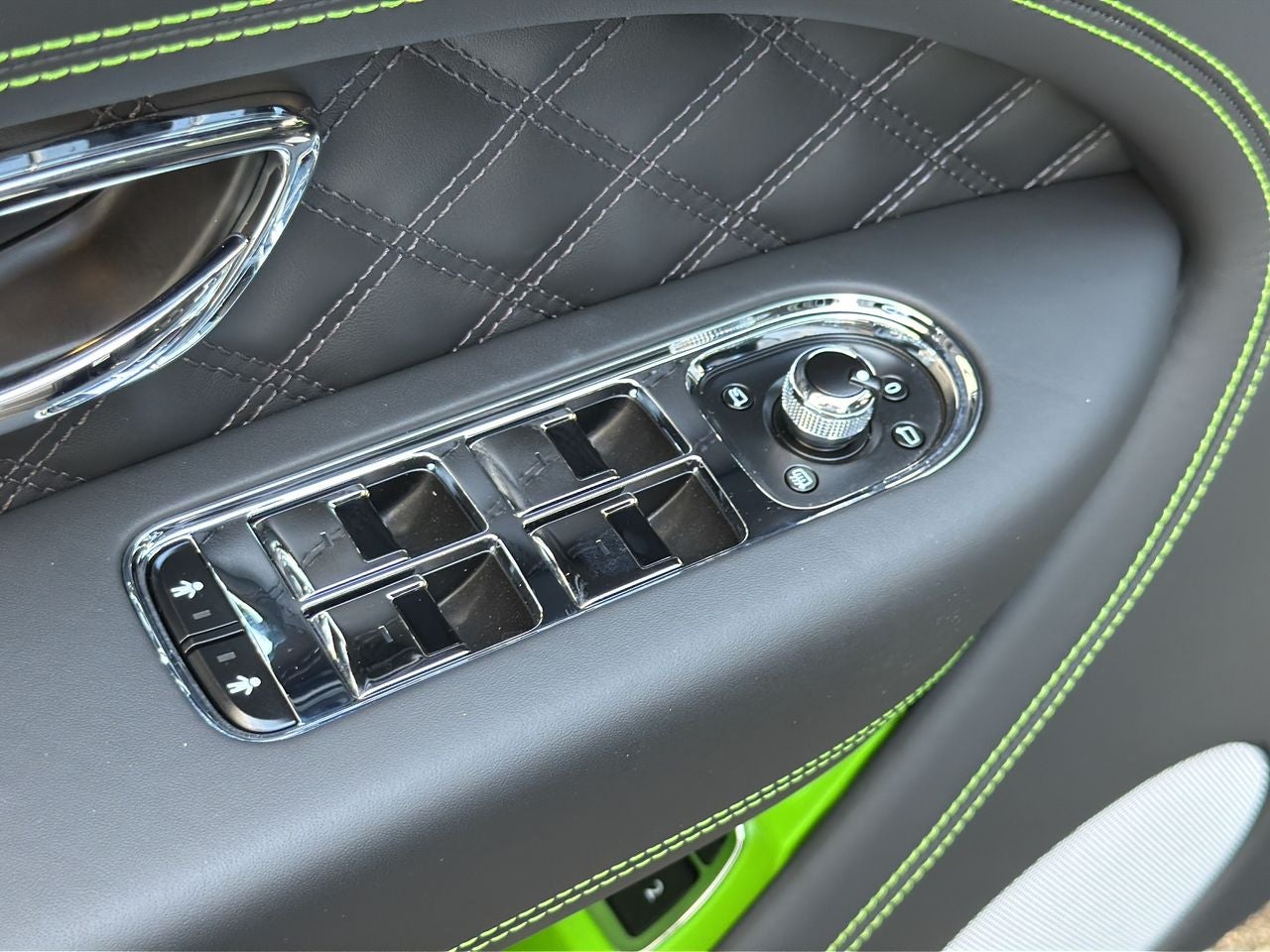 2025 Bentley Bentayga V8