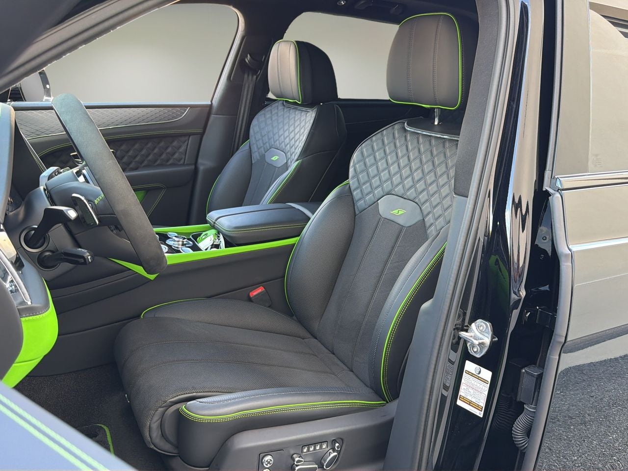2025 Bentley Bentayga V8