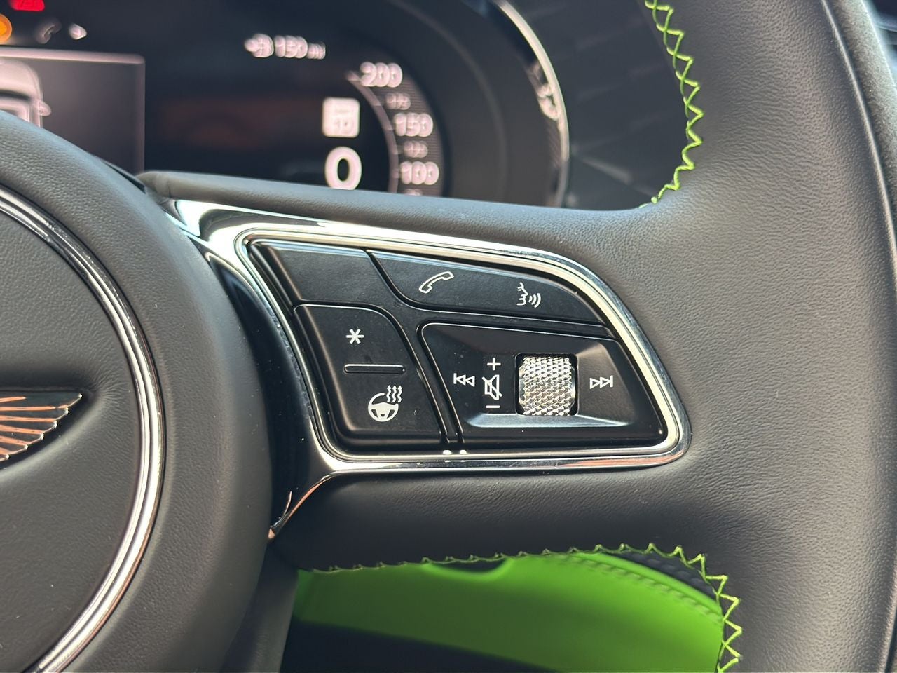 2025 Bentley Bentayga V8