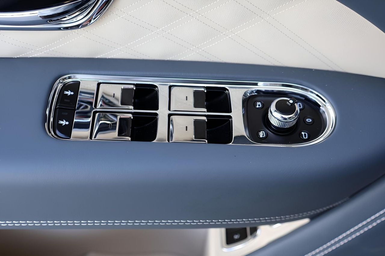 2025 Bentley Bentayga Azure V8