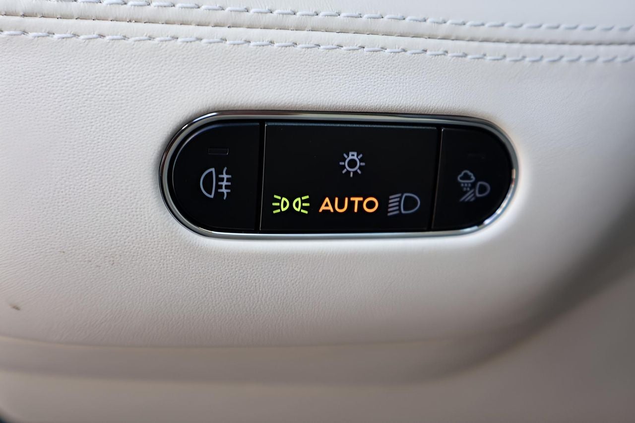 2025 Bentley Bentayga Azure V8