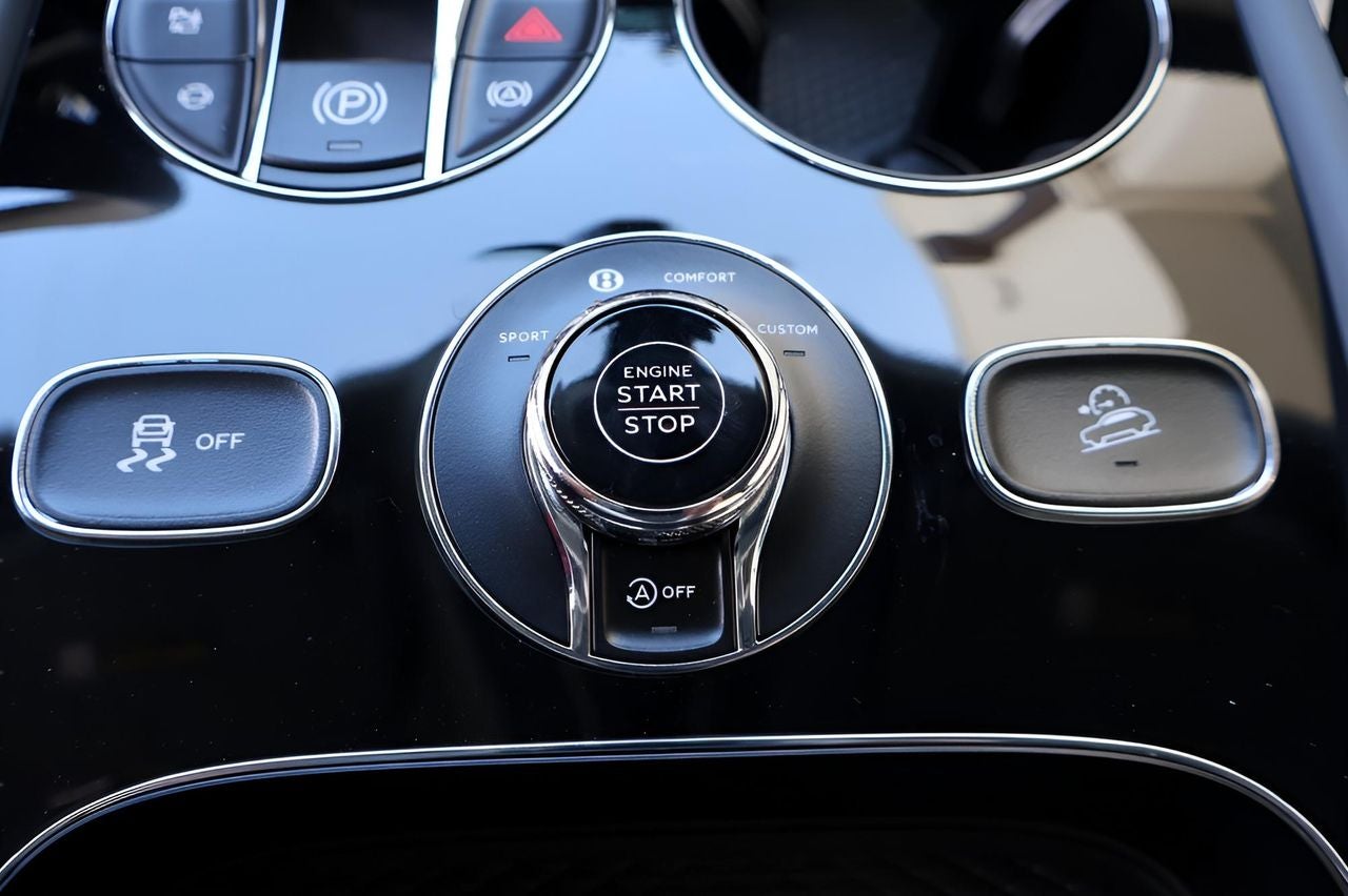 2025 Bentley Bentayga Azure V8