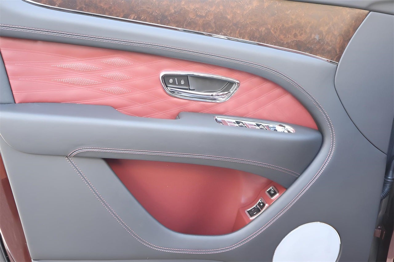 2025 Bentley Bentayga V8