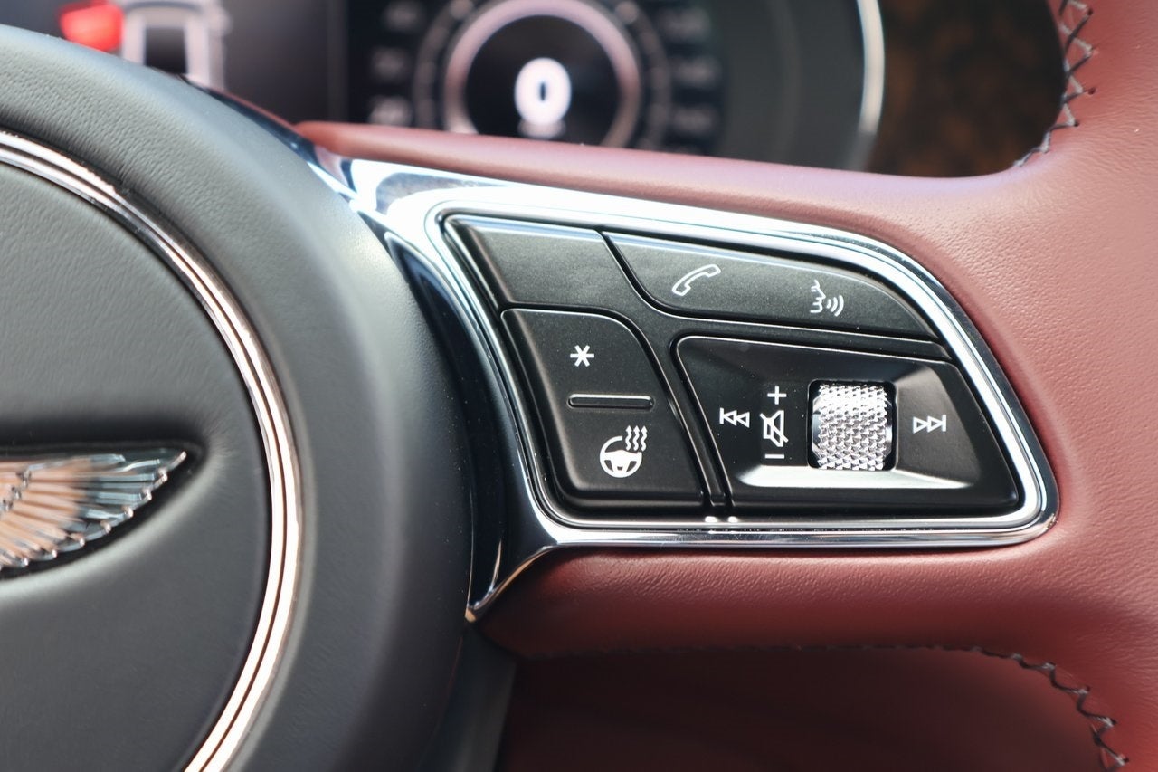 2025 Bentley Bentayga V8