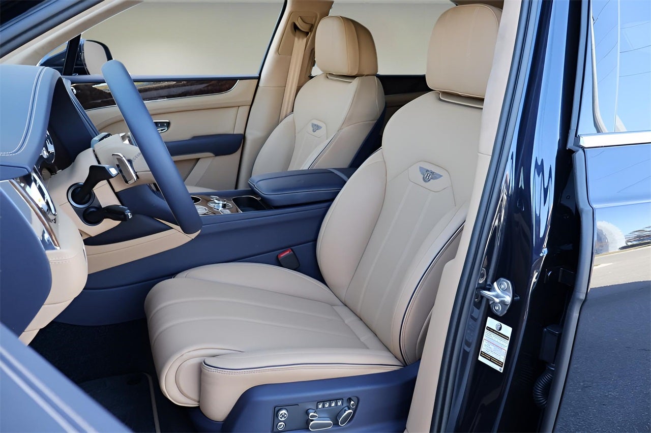 2025 Bentley Bentayga V8