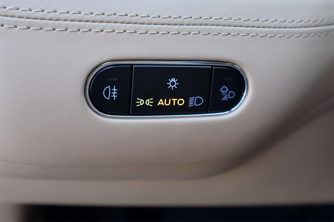 2025 Bentley Bentayga V8