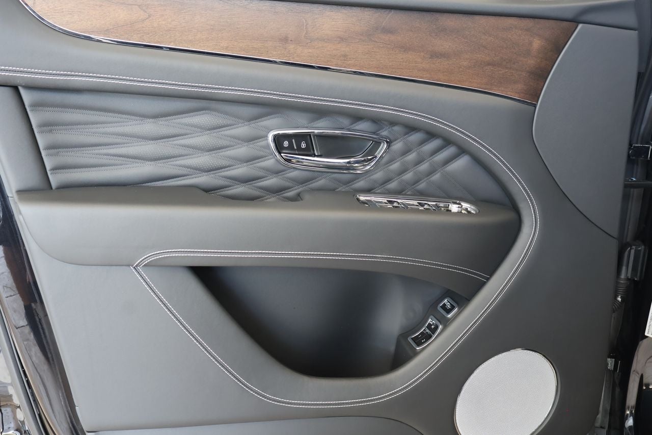 2026 Bentley Bentayga Azure V8