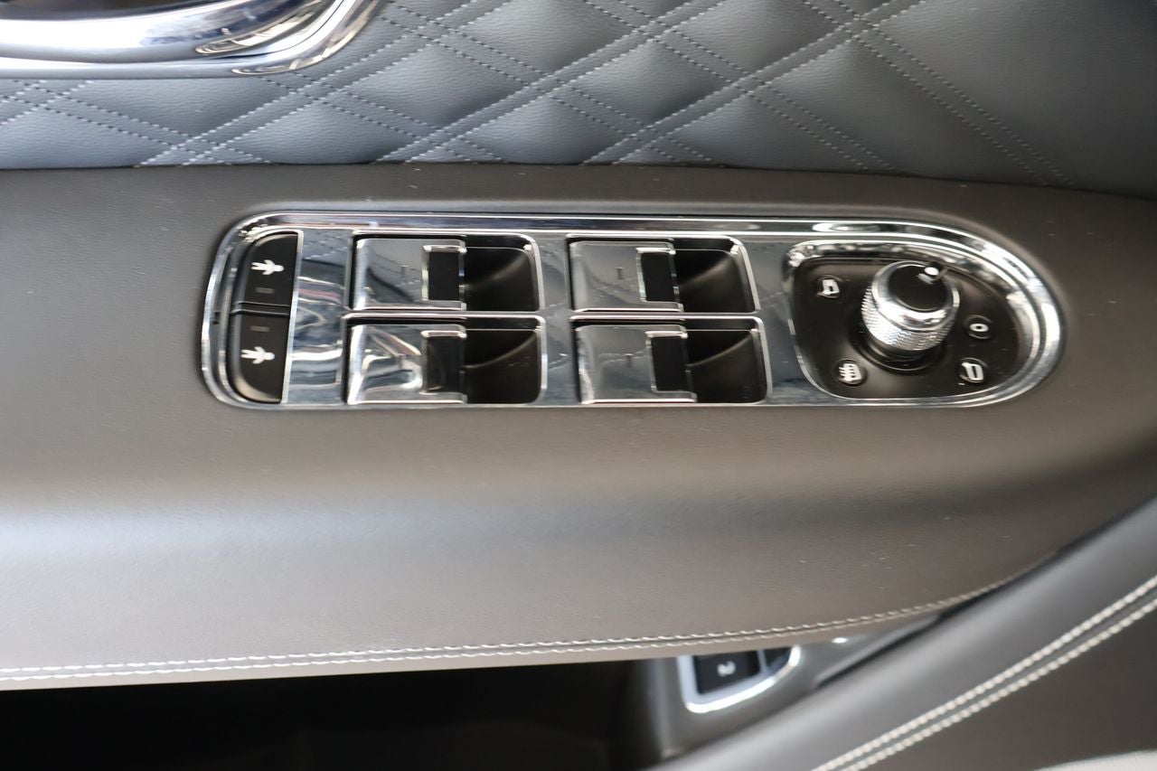 2026 Bentley Bentayga Azure V8