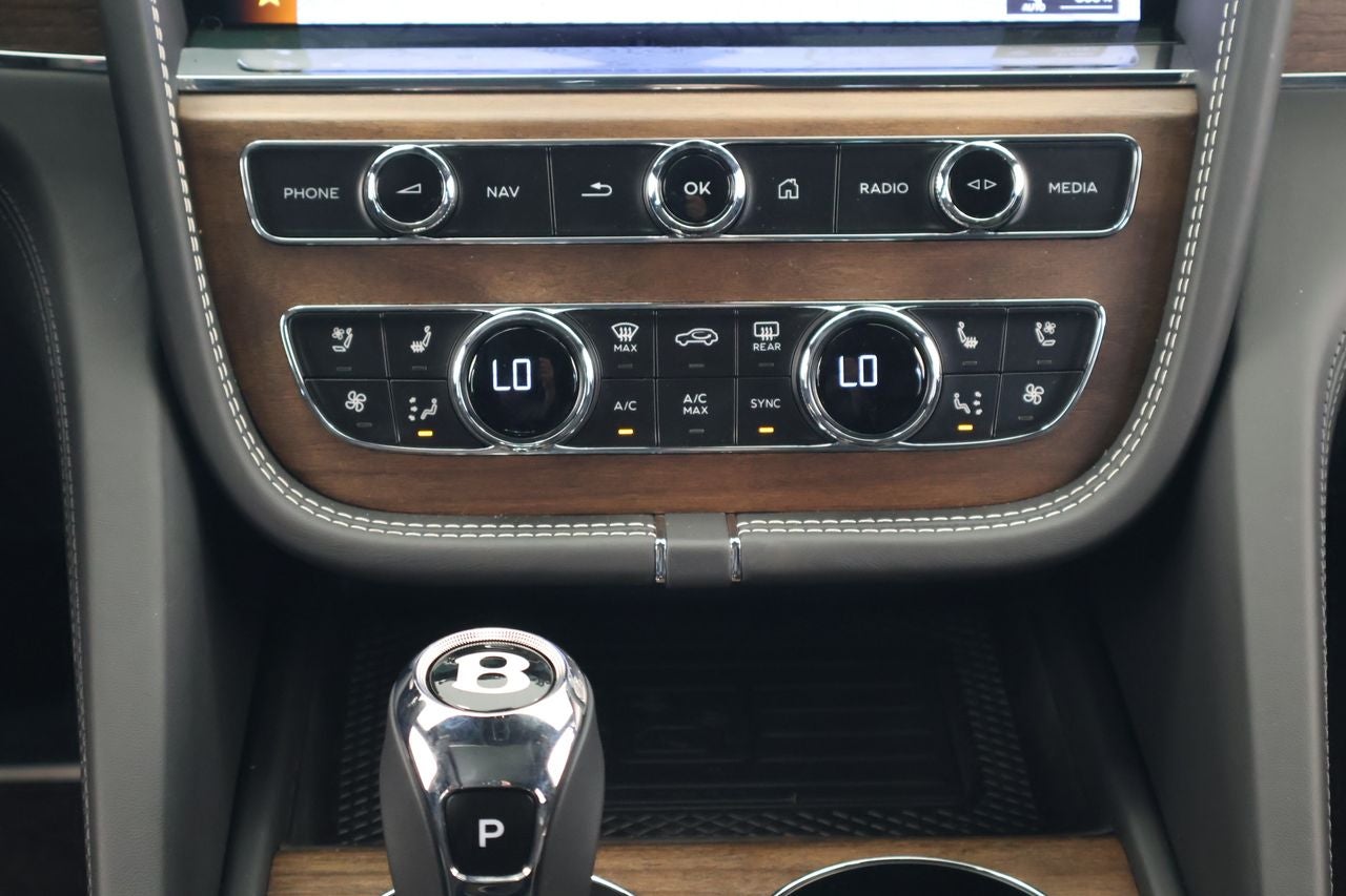 2026 Bentley Bentayga Azure V8