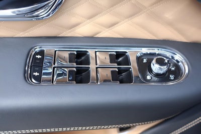 2025 Bentley Bentayga Azure V8