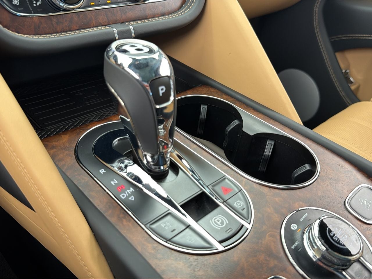 2025 Bentley Bentayga V8