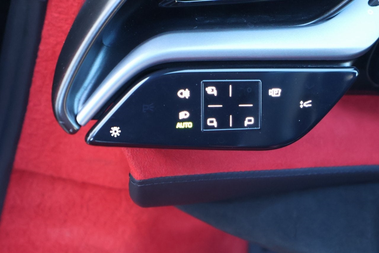 2023 Ferrari SF90 Stradale Base