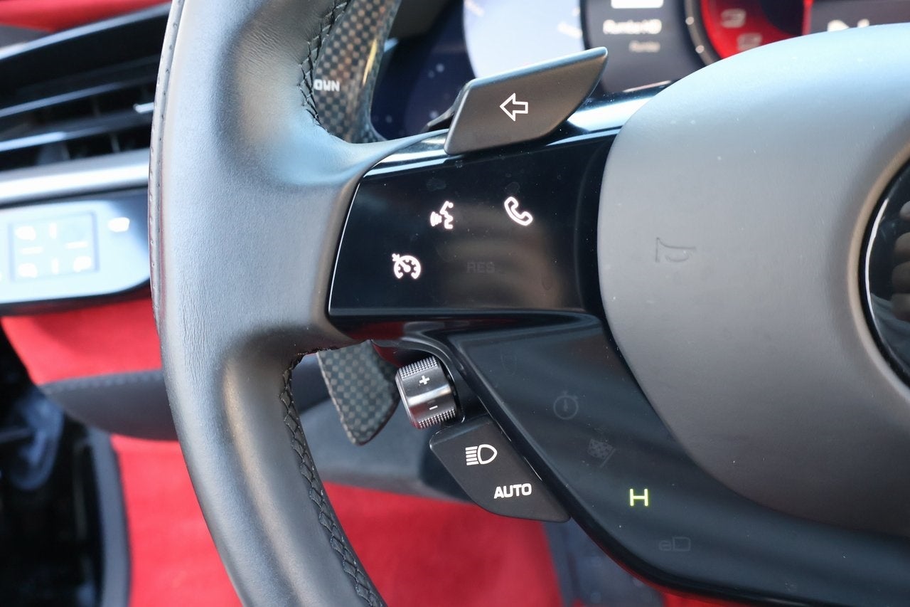 2023 Ferrari SF90 Stradale Base