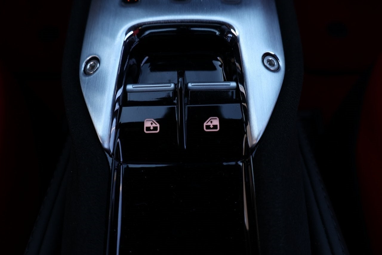 2023 Ferrari SF90 Stradale Base