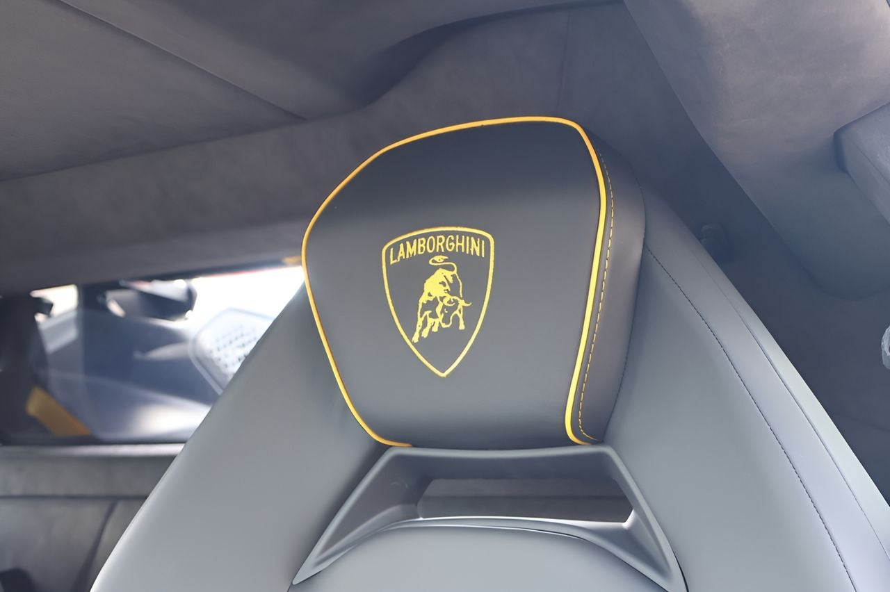 2025 Lamborghini Revuelto Base