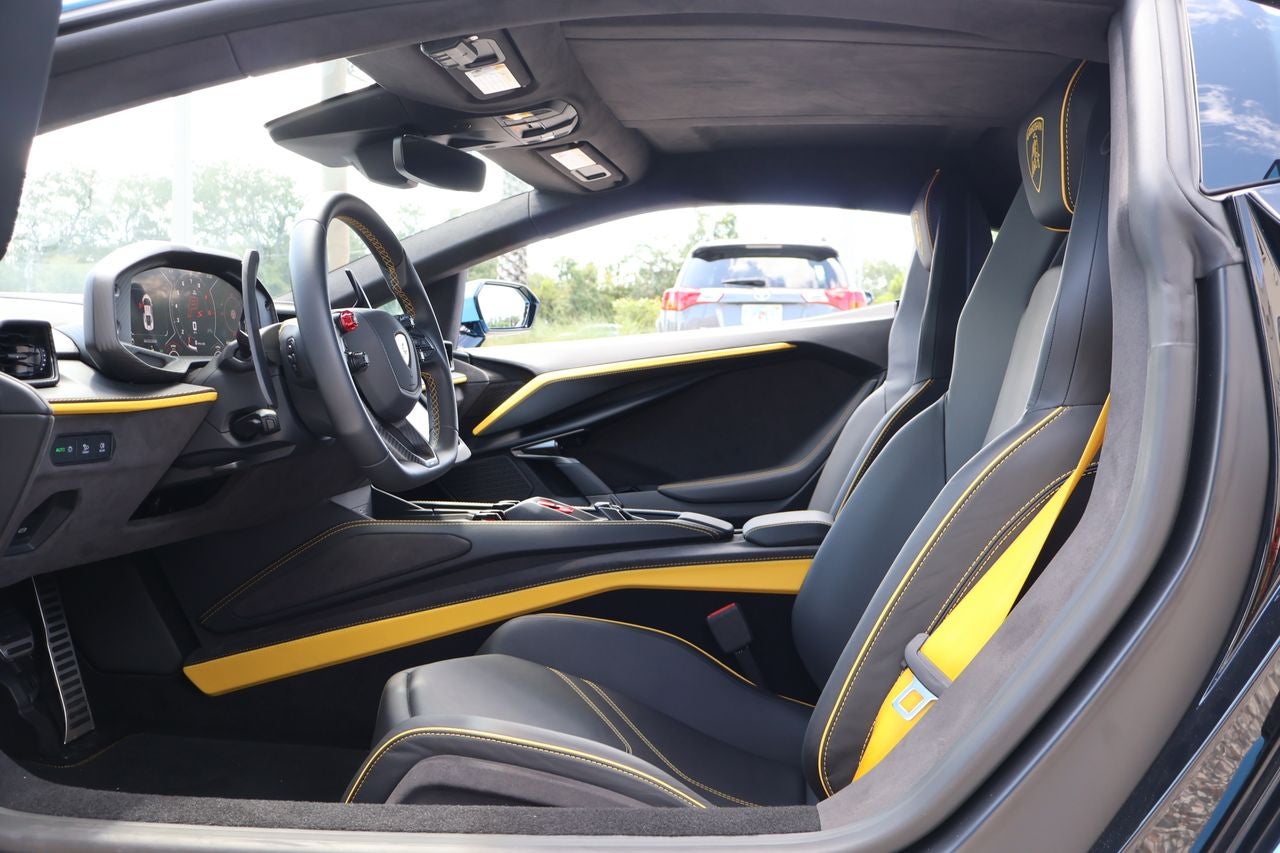 2025 Lamborghini Revuelto Base