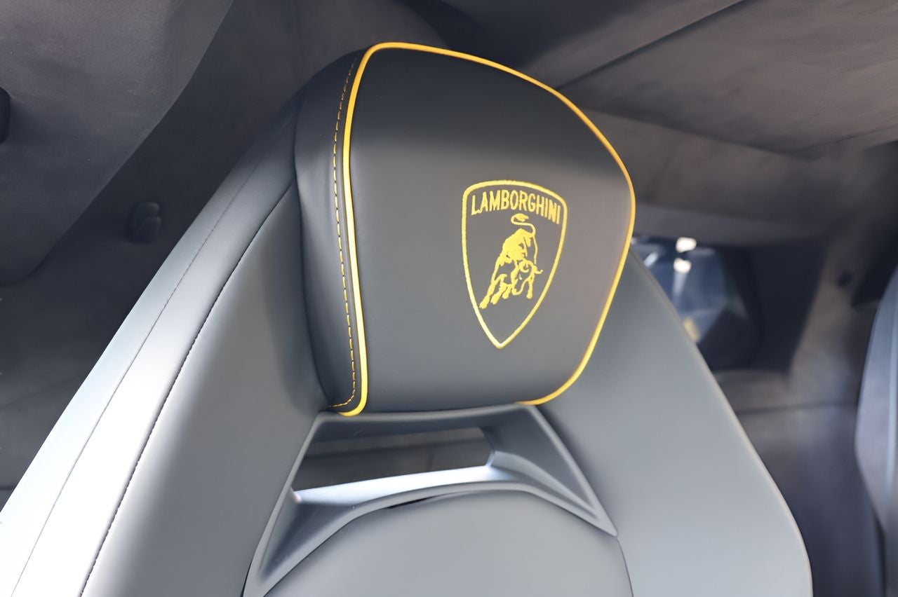 2025 Lamborghini Revuelto Base