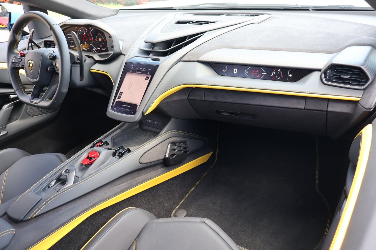 2025 Lamborghini Revuelto Base