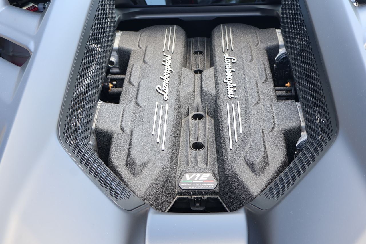 2025 Lamborghini Revuelto Base