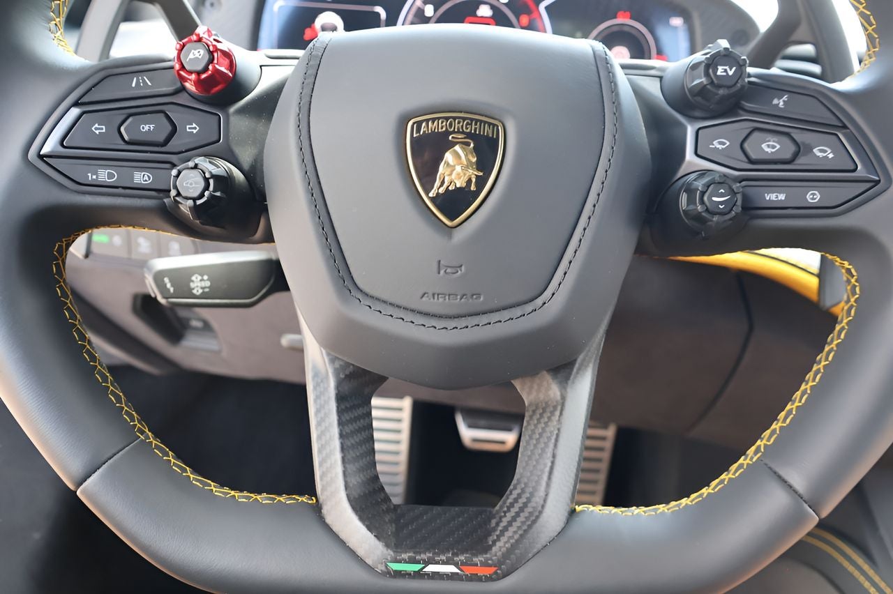 2025 Lamborghini Revuelto Base