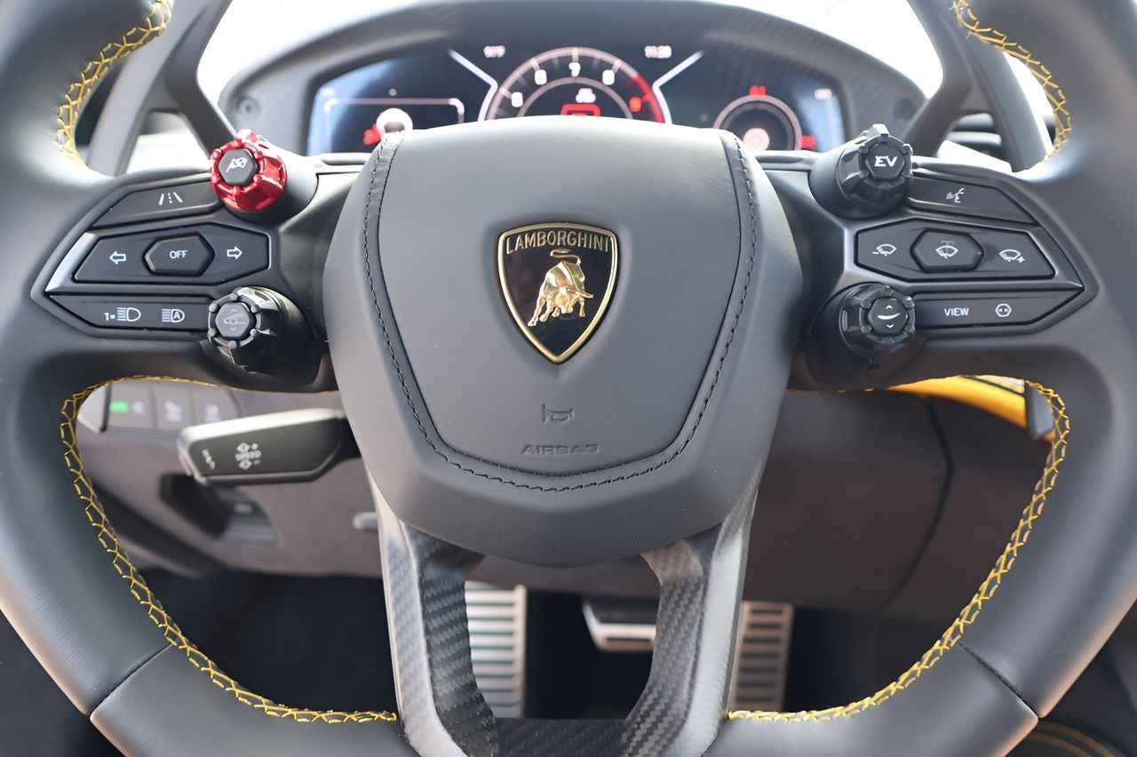 2025 Lamborghini Revuelto Base
