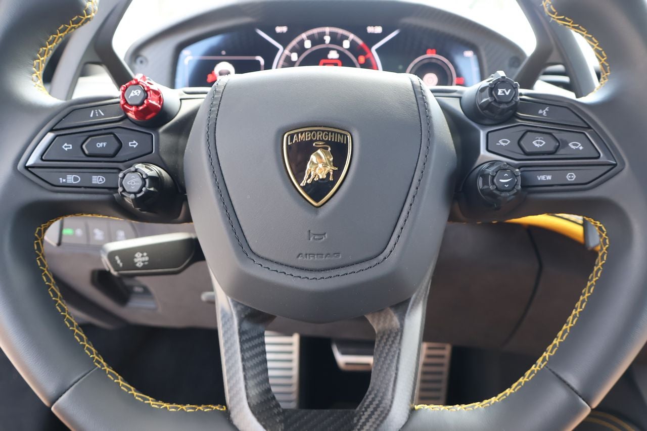 2025 Lamborghini Revuelto Base
