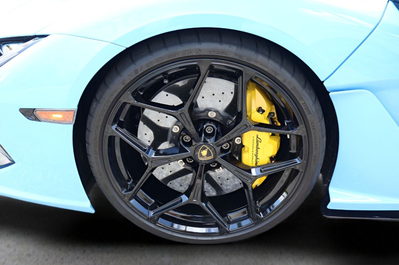 2025 Lamborghini Revuelto Base