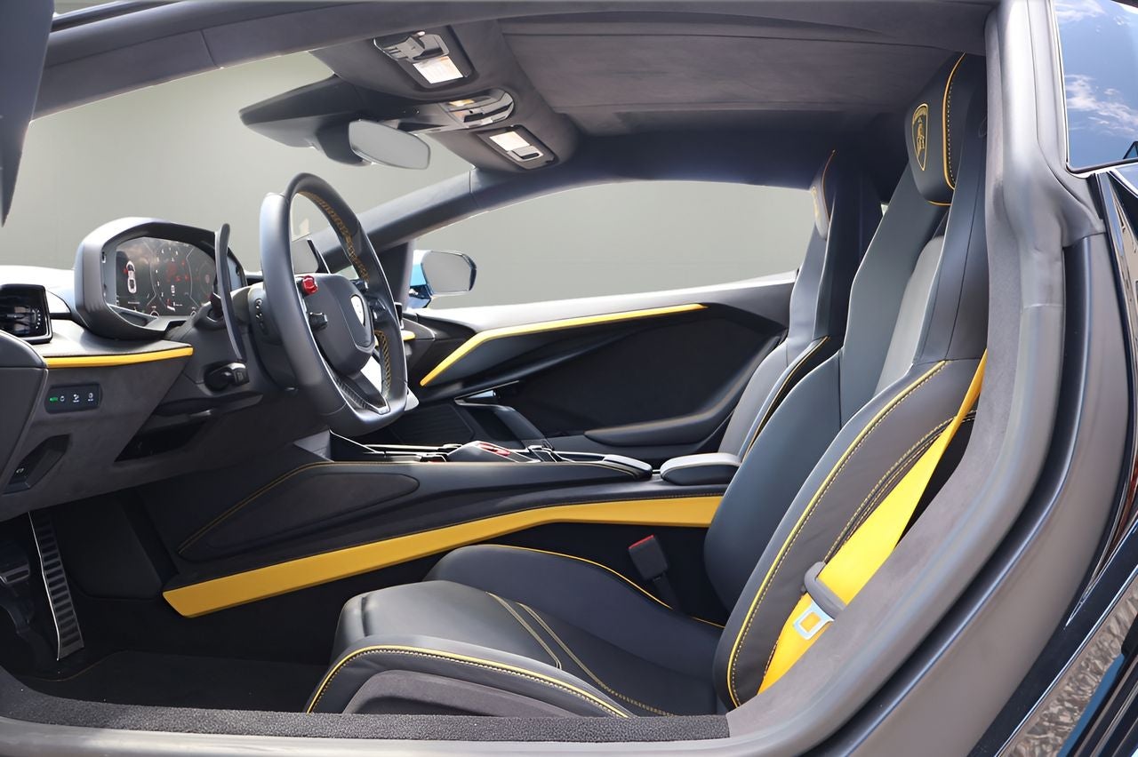 2025 Lamborghini Revuelto Base