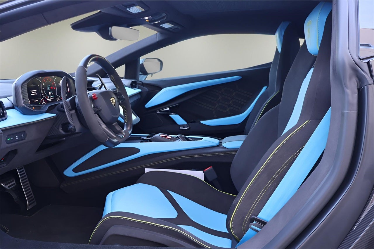 2025 Lamborghini Revuelto Base