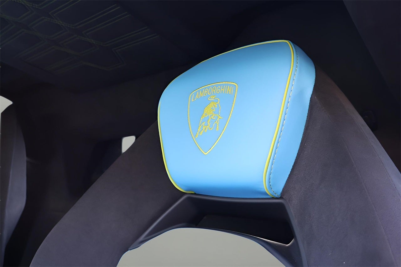 2025 Lamborghini Revuelto Base