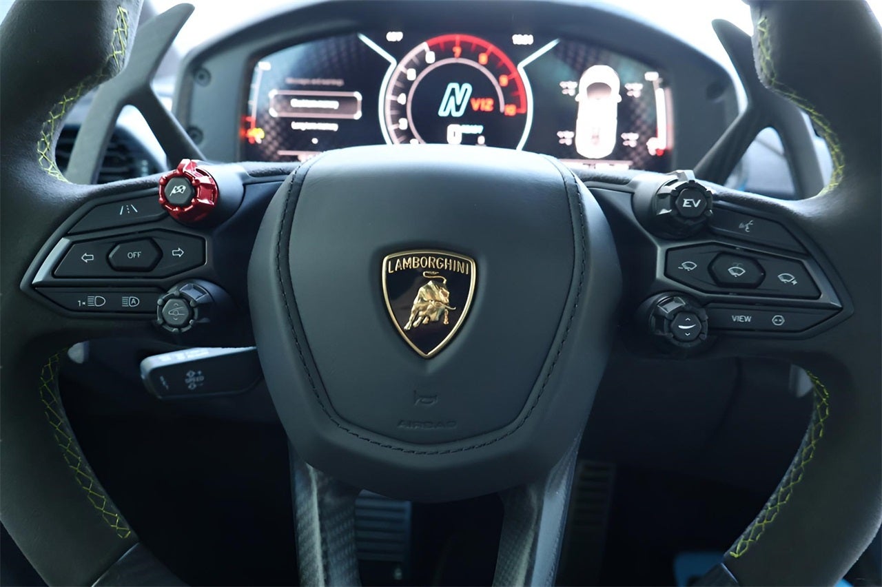 2025 Lamborghini Revuelto Base