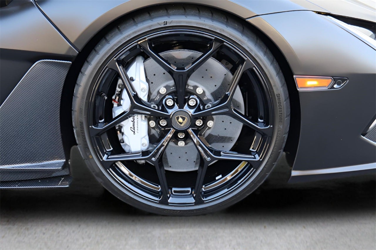 2025 Lamborghini Revuelto Base