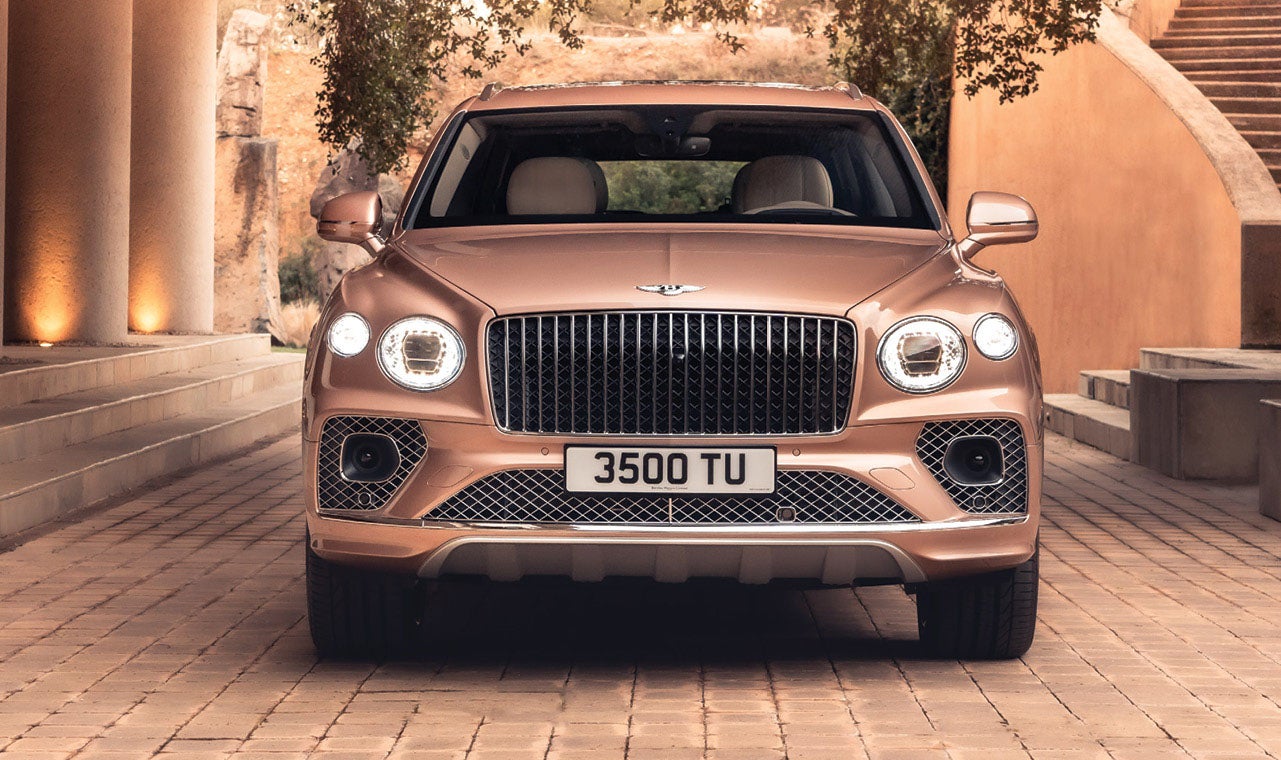 Vertical Vane Grille The distinctive new vertical vane grille.