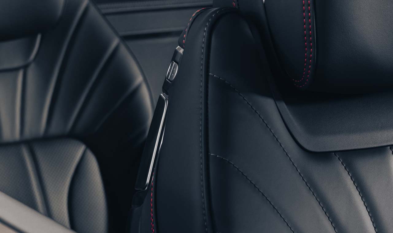 Personalize your interior with Bentley’s full range of hides and stitching colors on your Edition 8 model. The unique Mulliner Palm Fluting and Contrast Stitching options allow you to create a bespoke cabin that reflects your individual style.