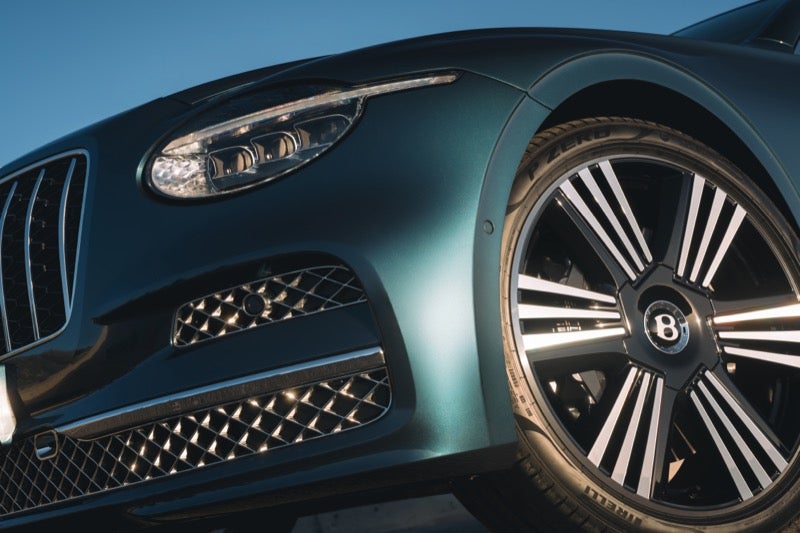 Dark Teal paintwork and grille detail on a 2027 Bentley Flying Spur