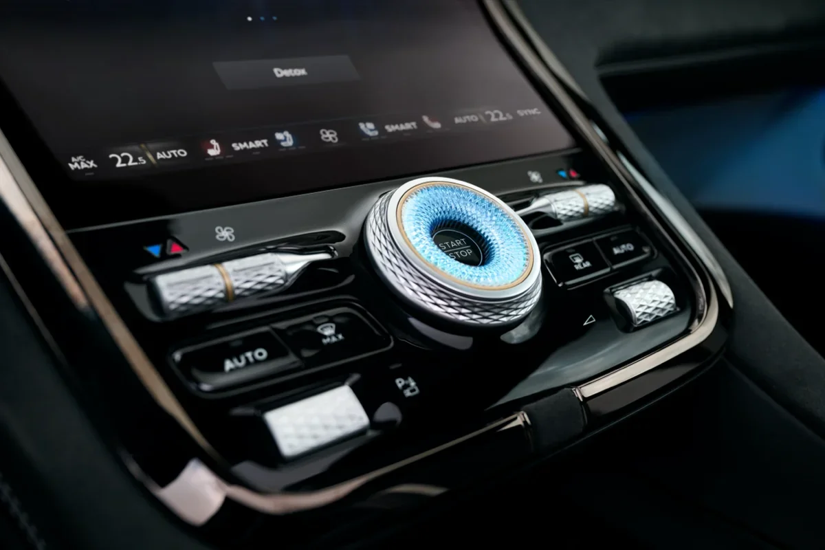 The crystal-cut controller and touchscreen in the Bentley Torcal S centre console