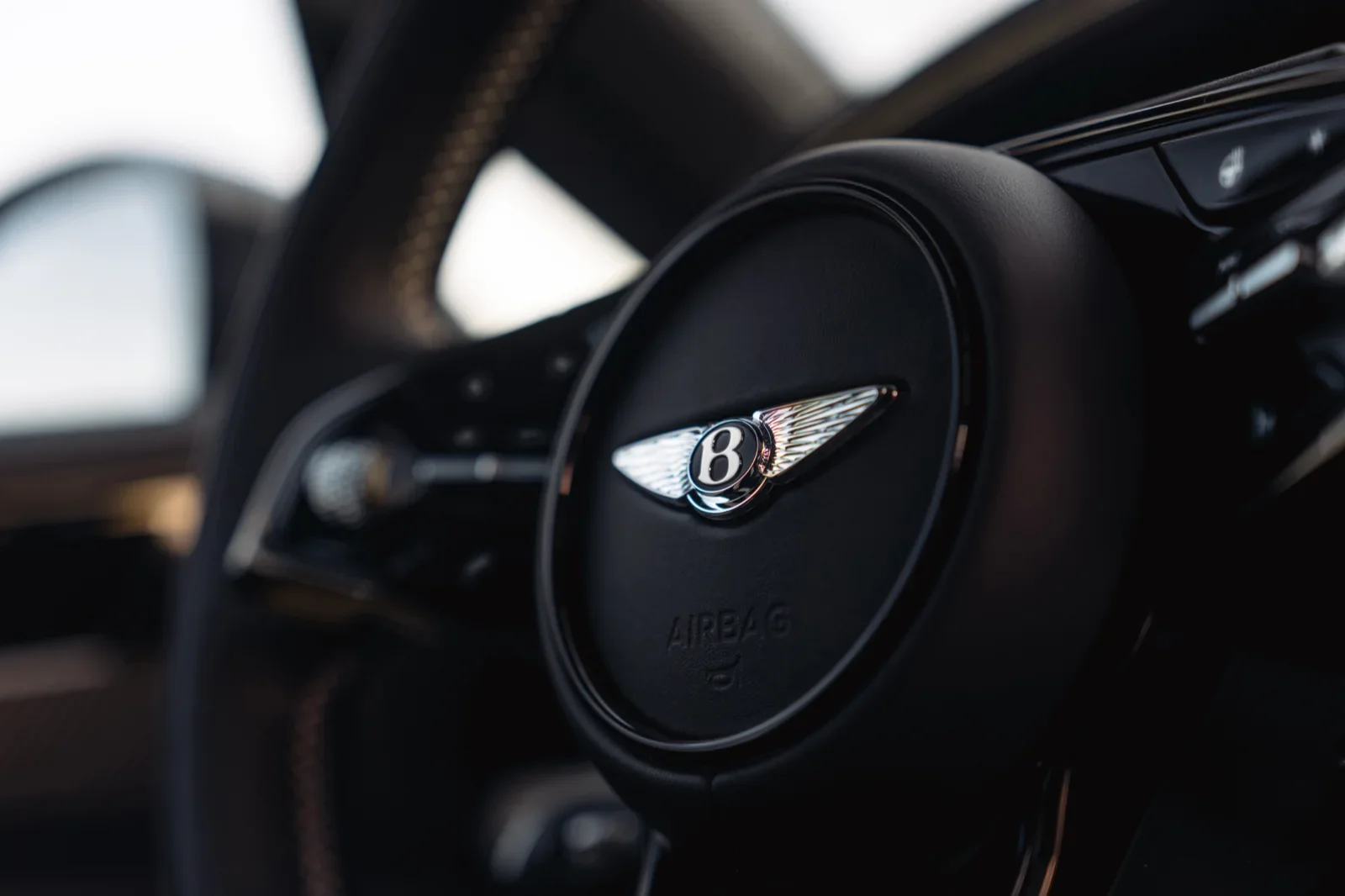 Bentley Torcal S steering wheel with winged Bentley emblem