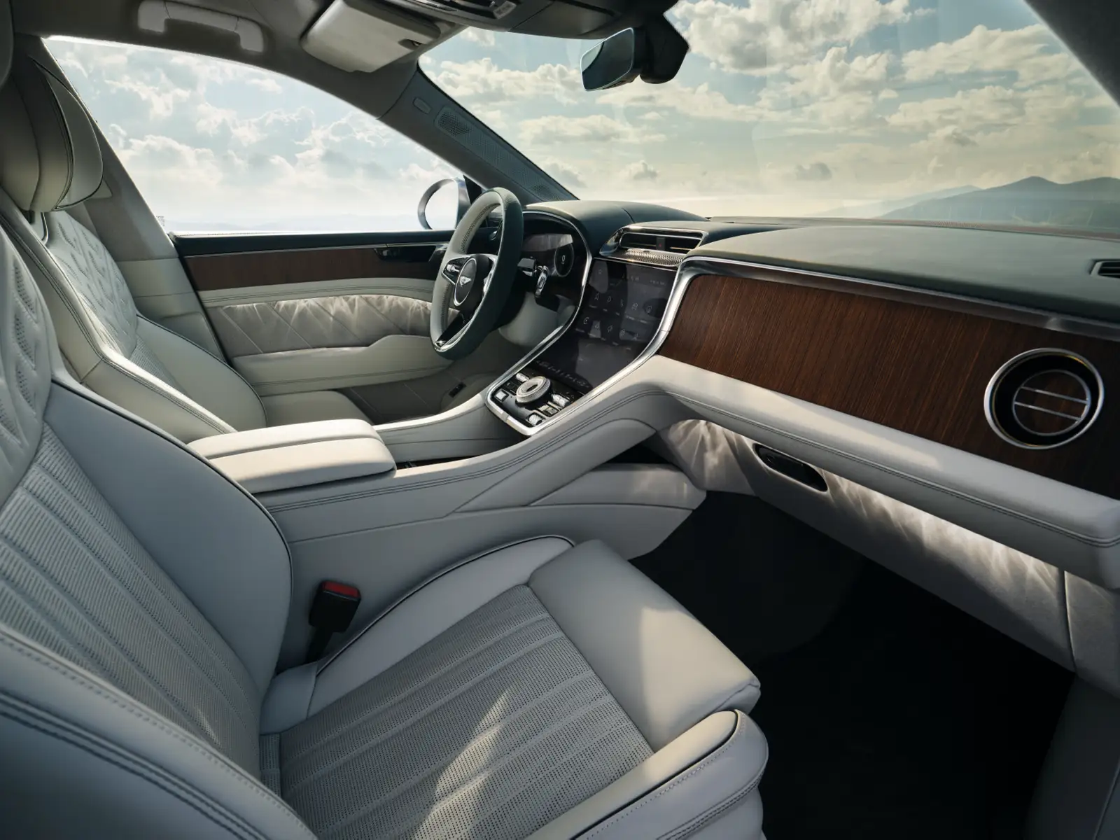 Bentley Torcal cabin with walnut veneer and bullseye air vent