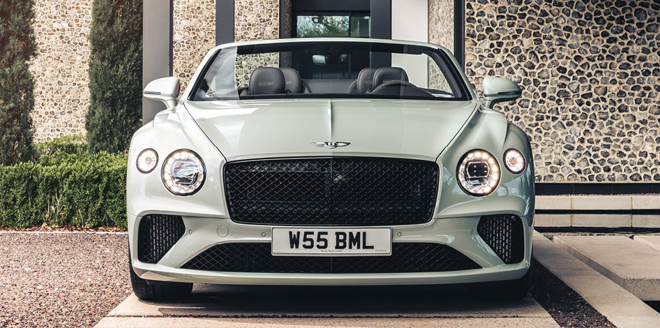 Much of the brightware – the exterior styling details normally rendered in chrome – is rendered in a dark tint, for a stealthier appearance